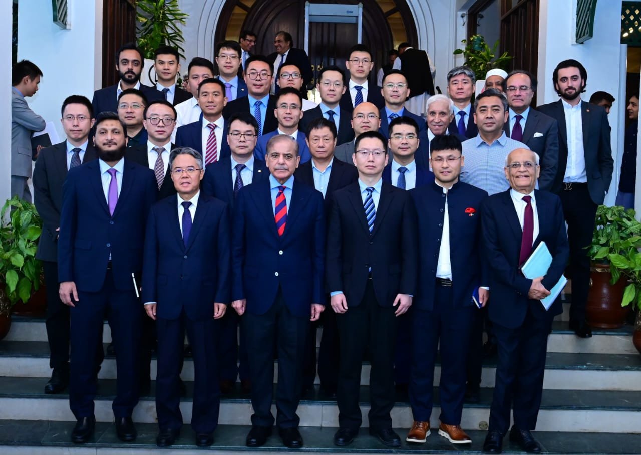 A delegation of representatives from Chinese companies in Pakistan met with the Prime Minister